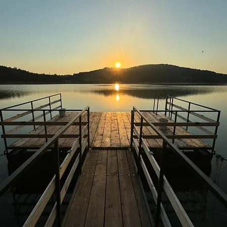 Semesterbostad Water Sky Gruzansko Jezero