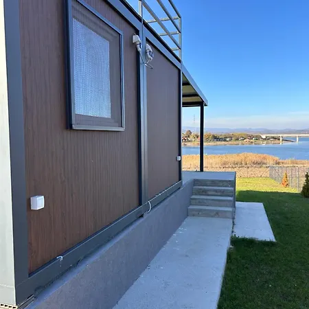 Semesterbostad Water Sky Gruzansko Jezero Zune