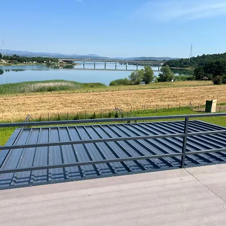 Semesterbostad Water Sky Gruzansko Jezero